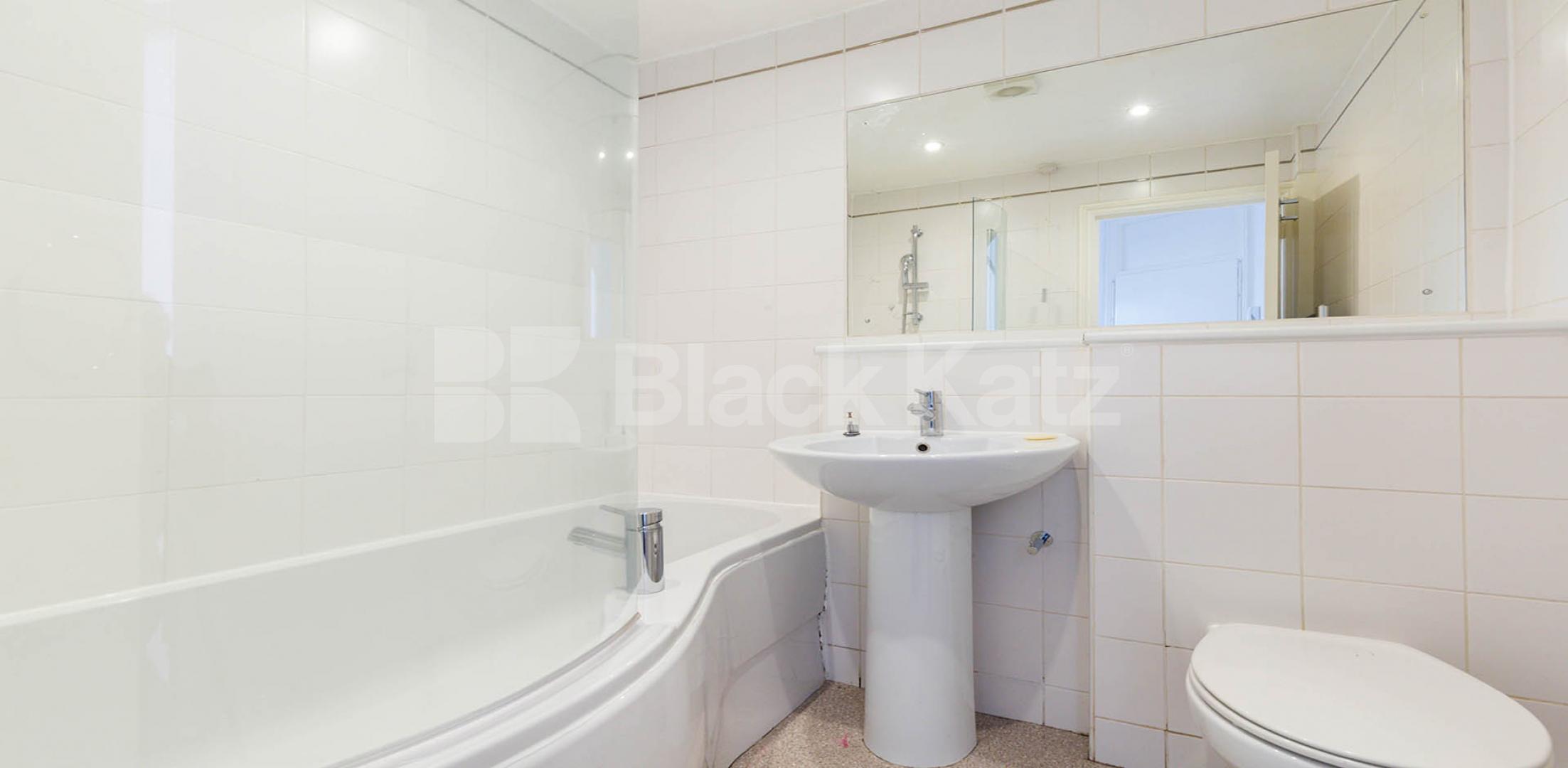 Spacious modern one bed garden flat within mins to tube & shops Marlborough Road, Upper Holloway